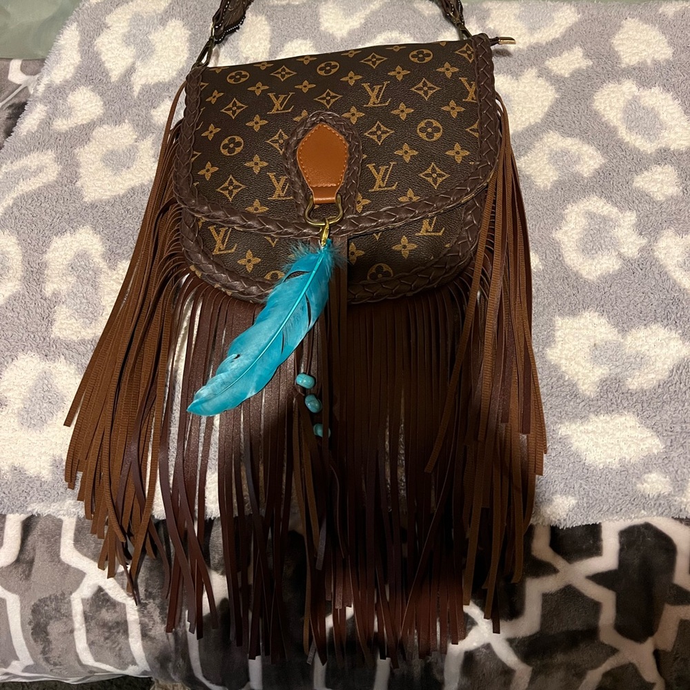 1.1 LV Western purse